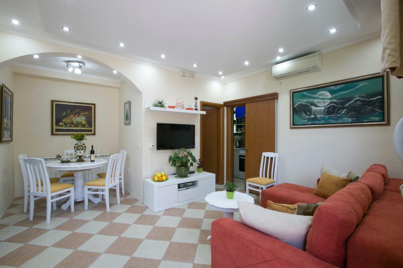 Apartments Holiday Lux Sutomore Exteriér fotografie